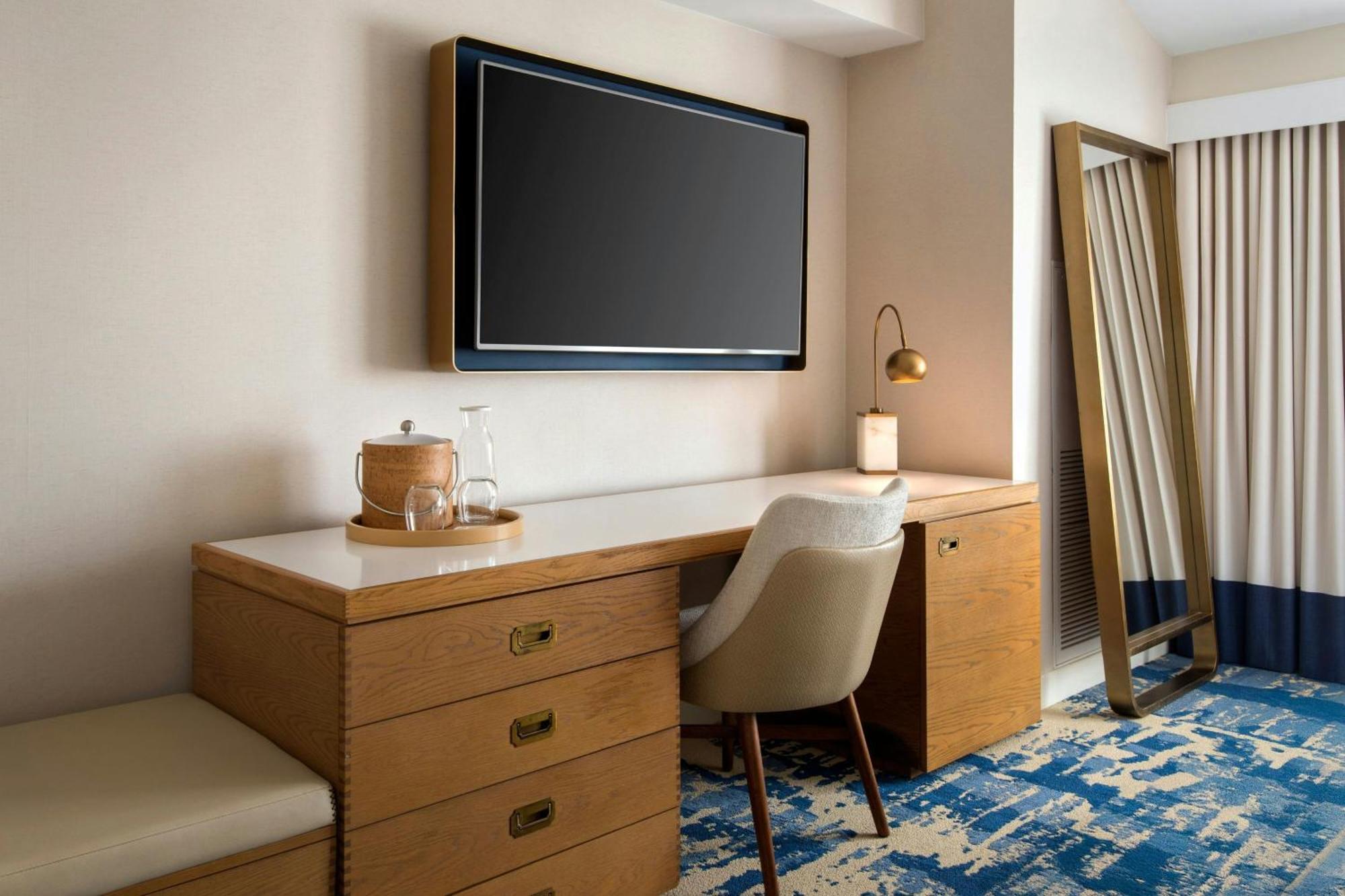 Queen Room with Two Queen Beds and Balcony - Water View